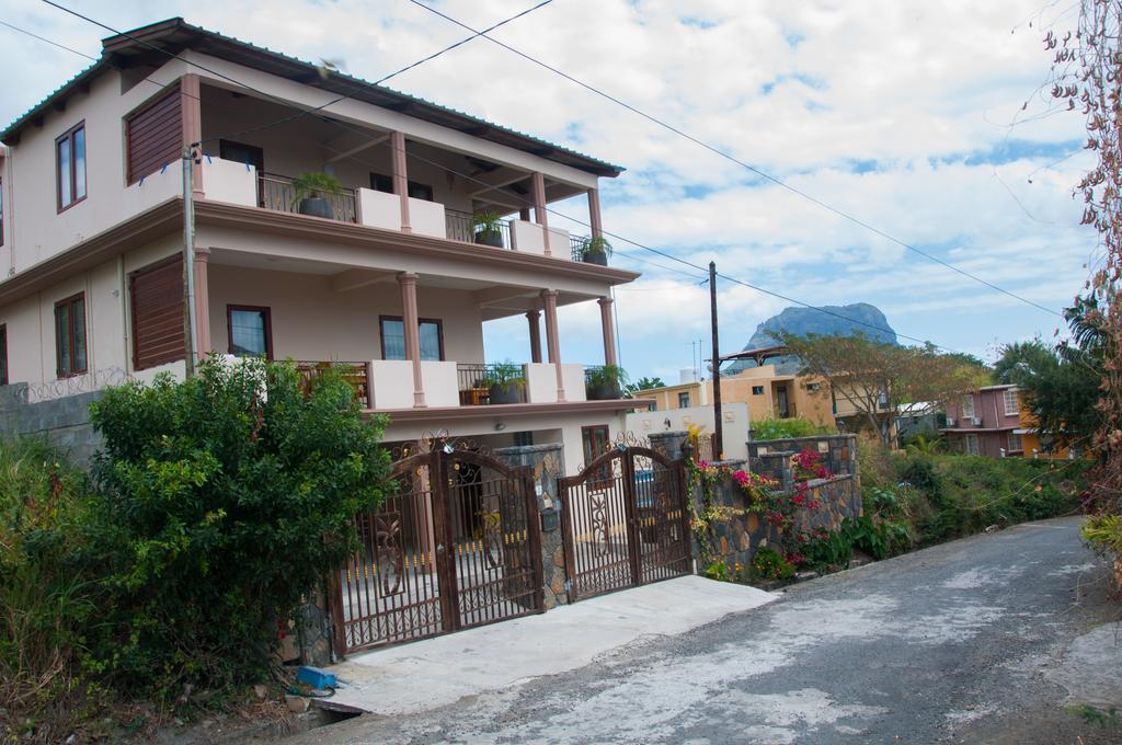 Blue Pearl Resort La Gaulette Εξωτερικό φωτογραφία